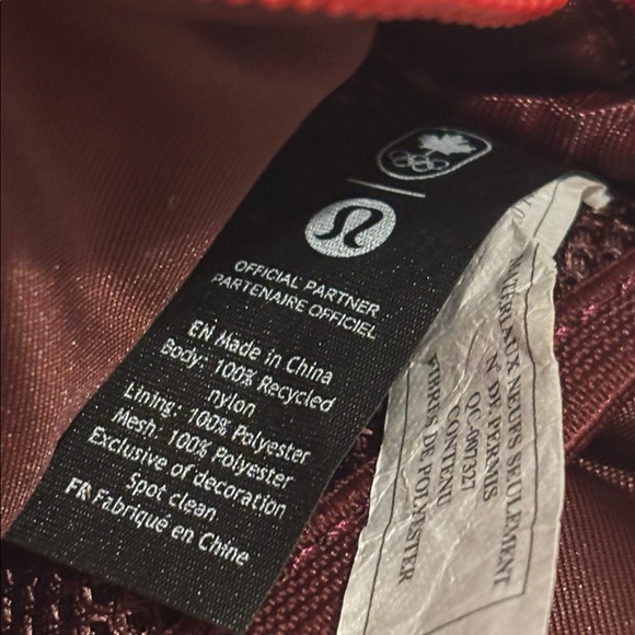 LULULEMON Future Legacy team Canada crossbody bag red adjustable strap full zip - Picture 15 of 16